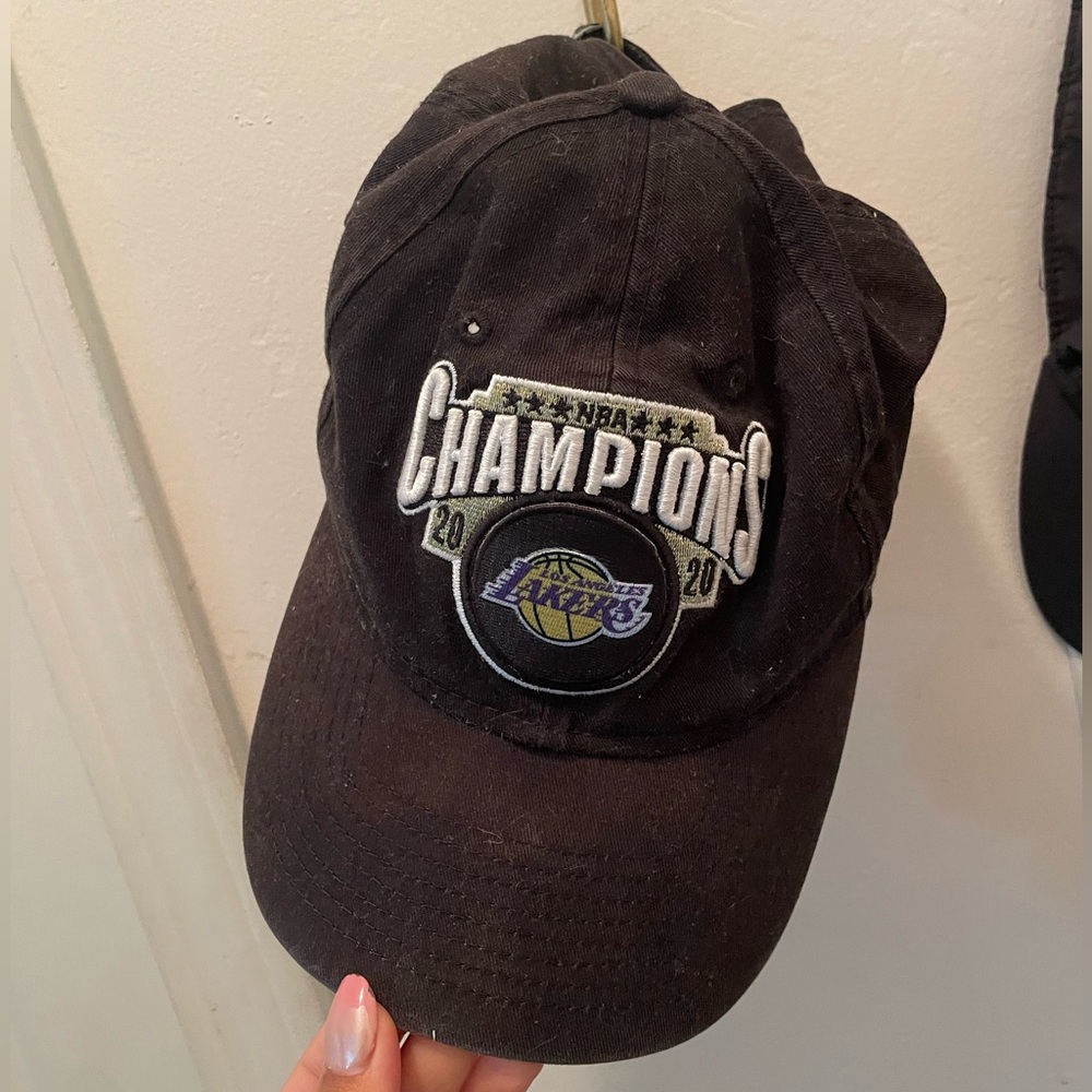 2020 champions lakers hat